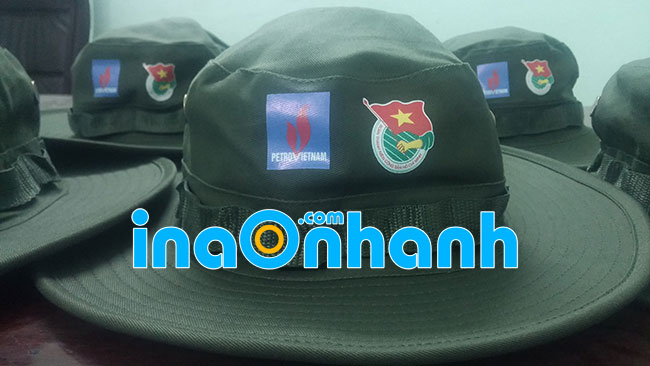 in logo lên mũ bằng decal nhiệt